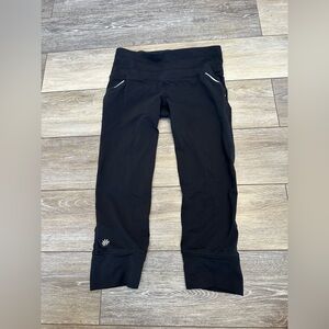 Athleta Relay Capri Leggings